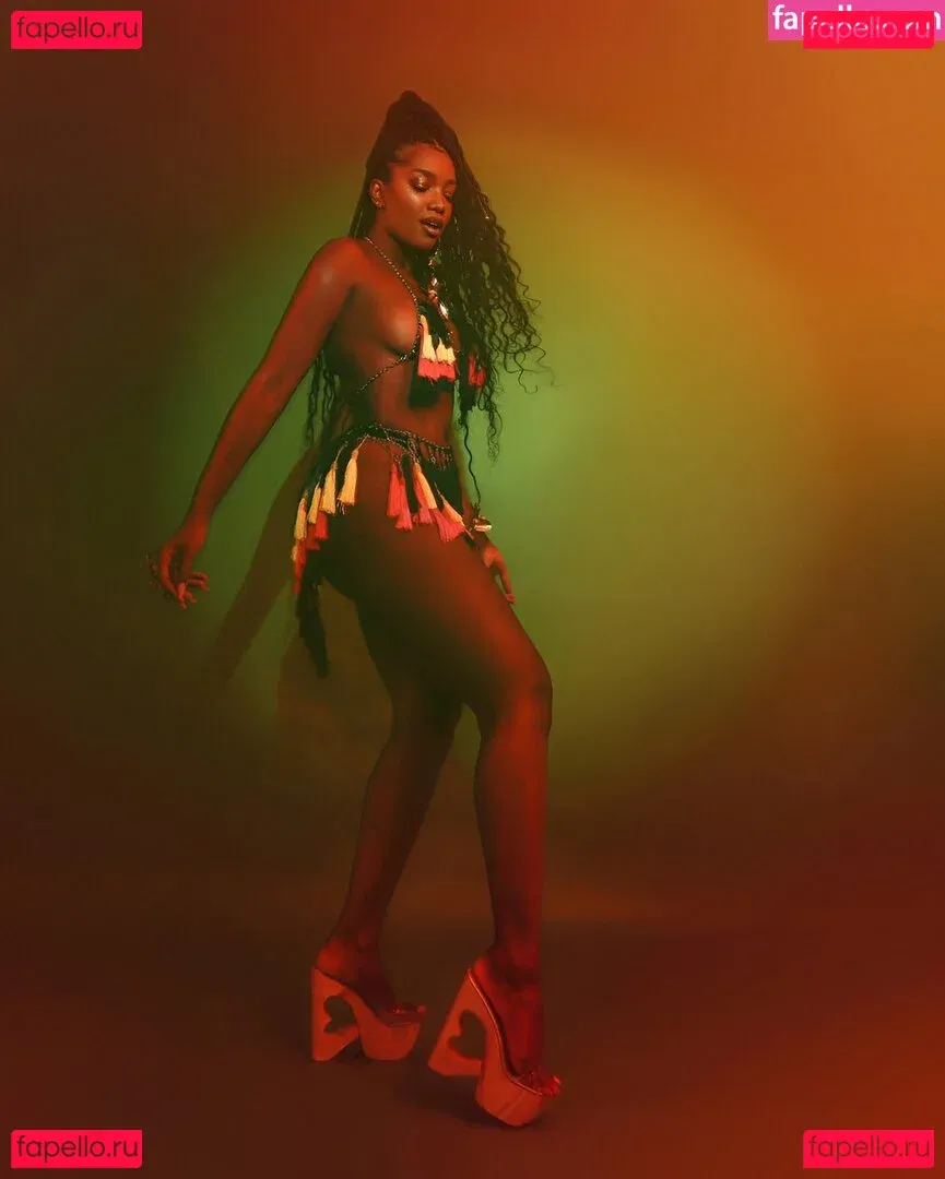 Izza Cantora Onlyfans Photo Gallery 