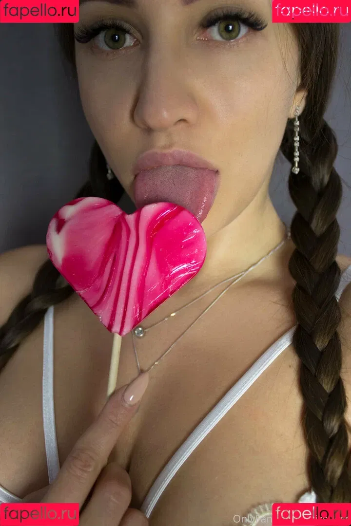 Kriss Kiss Onlyfans Photo Gallery 