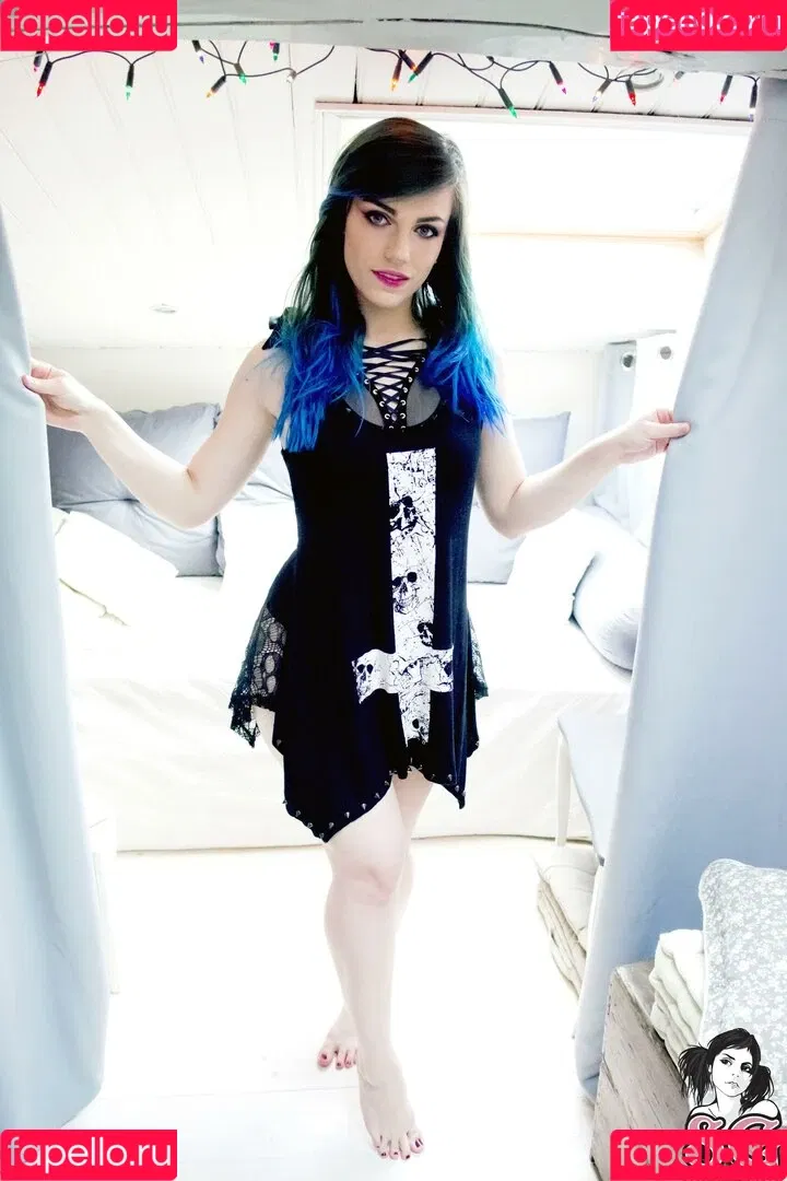 Lovia Suicide Onlyfans Photo Gallery 