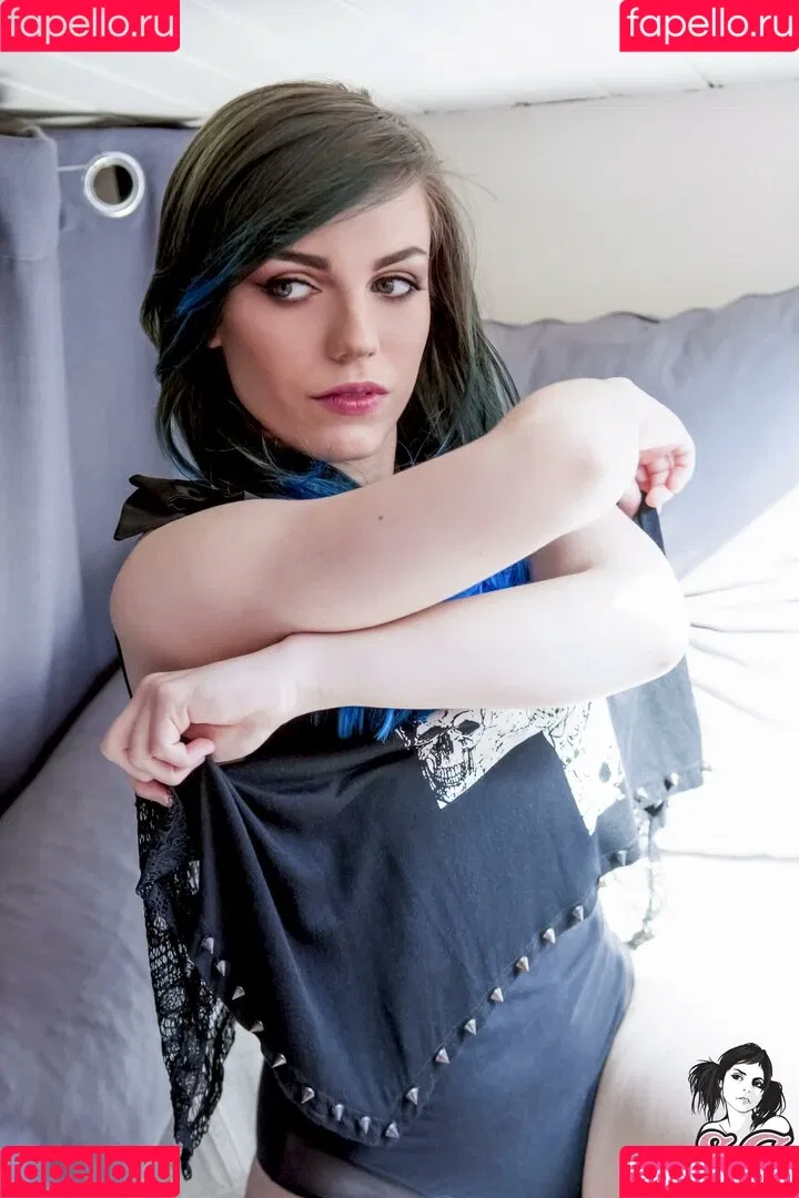 Lovia Suicide Onlyfans Photo Gallery 