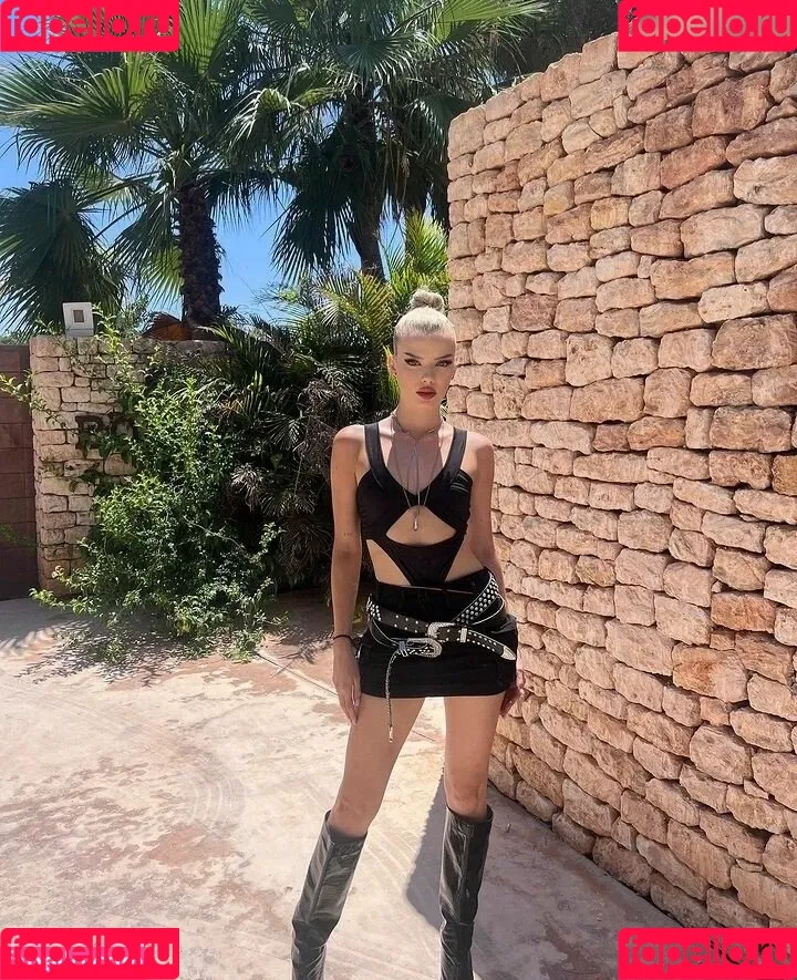 Melina Celine Onlyfans Photo Gallery 