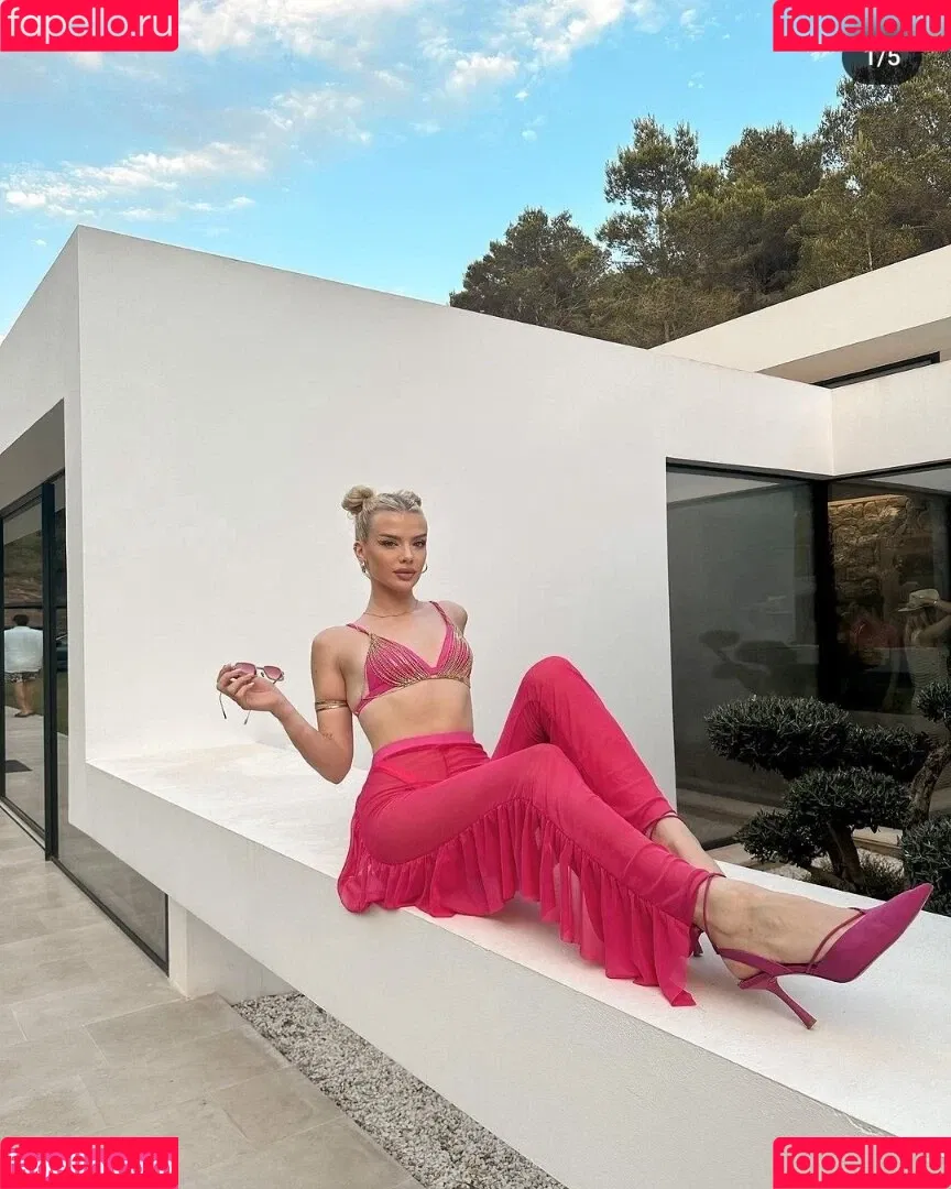 Melina Celine Onlyfans Photo Gallery 