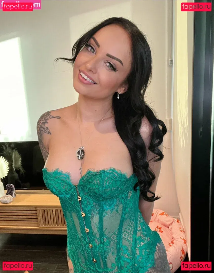 Lillith Lodge Onlyfans Photo Gallery 