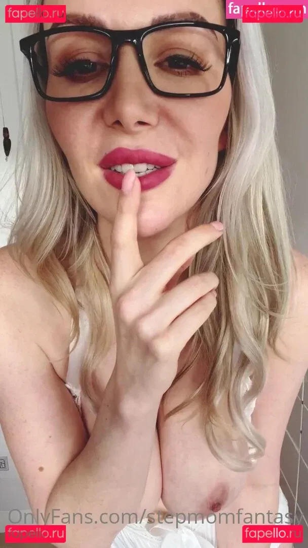 stepmomfantasy Onlyfans Photo Gallery 