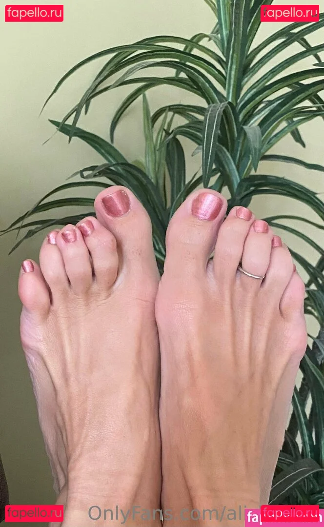 alishacruz Onlyfans Photo Gallery 