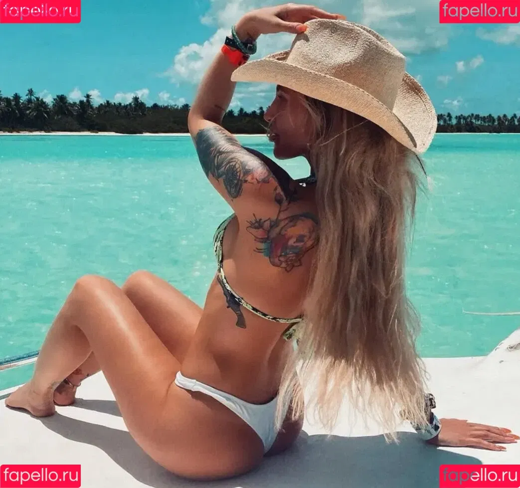 Laura Vetter Onlyfans Photo Gallery 