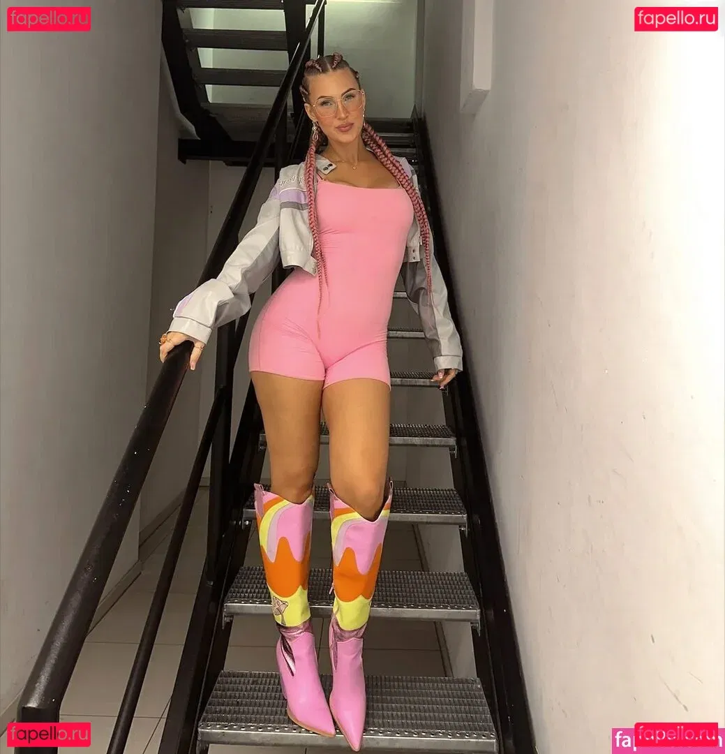 Laura Vetter Onlyfans Photo Gallery 