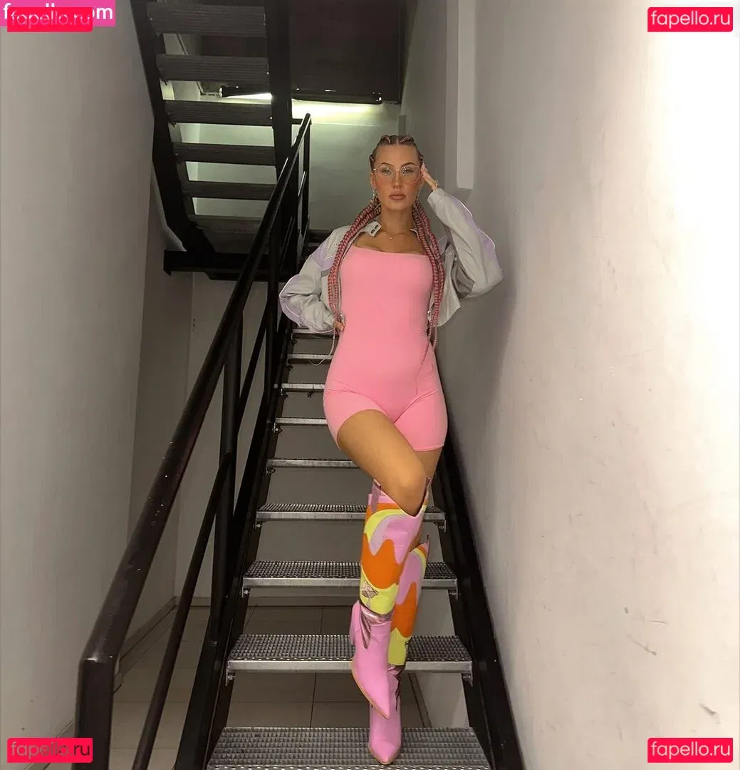 Laura Vetter Onlyfans Photo Gallery 