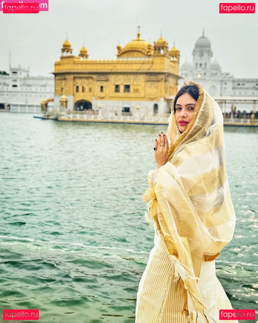 Nehhaa Malik Onlyfans Photo Gallery 