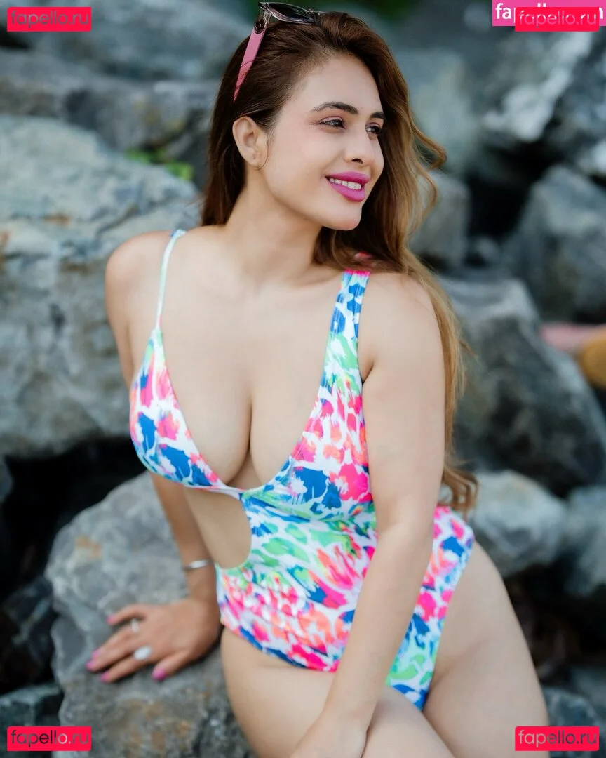 Nehhaa Malik Onlyfans Photo Gallery 