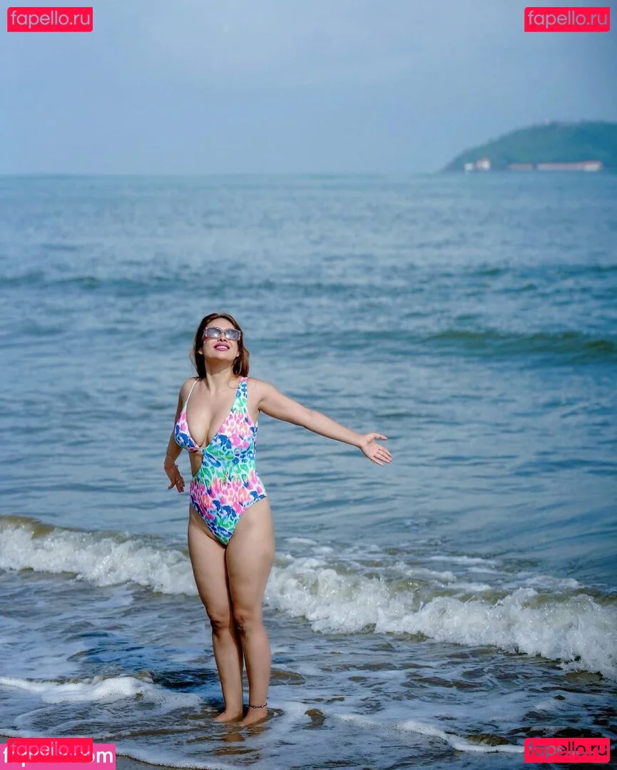 Nehhaa Malik Onlyfans Photo Gallery 