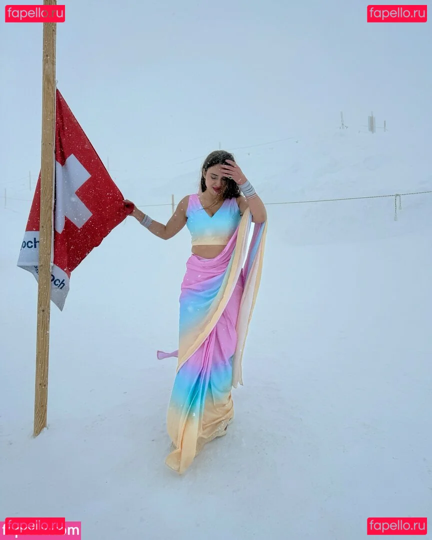 Nehhaa Malik Onlyfans Photo Gallery 