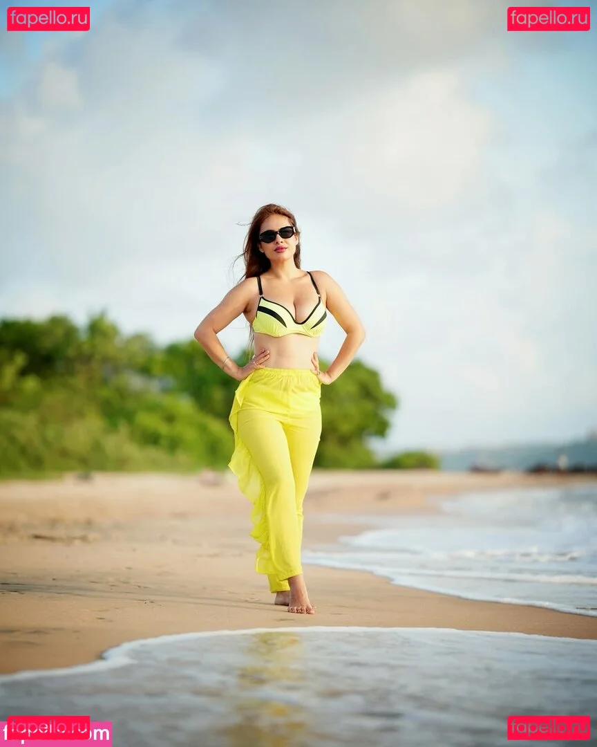 Nehhaa Malik Onlyfans Photo Gallery 