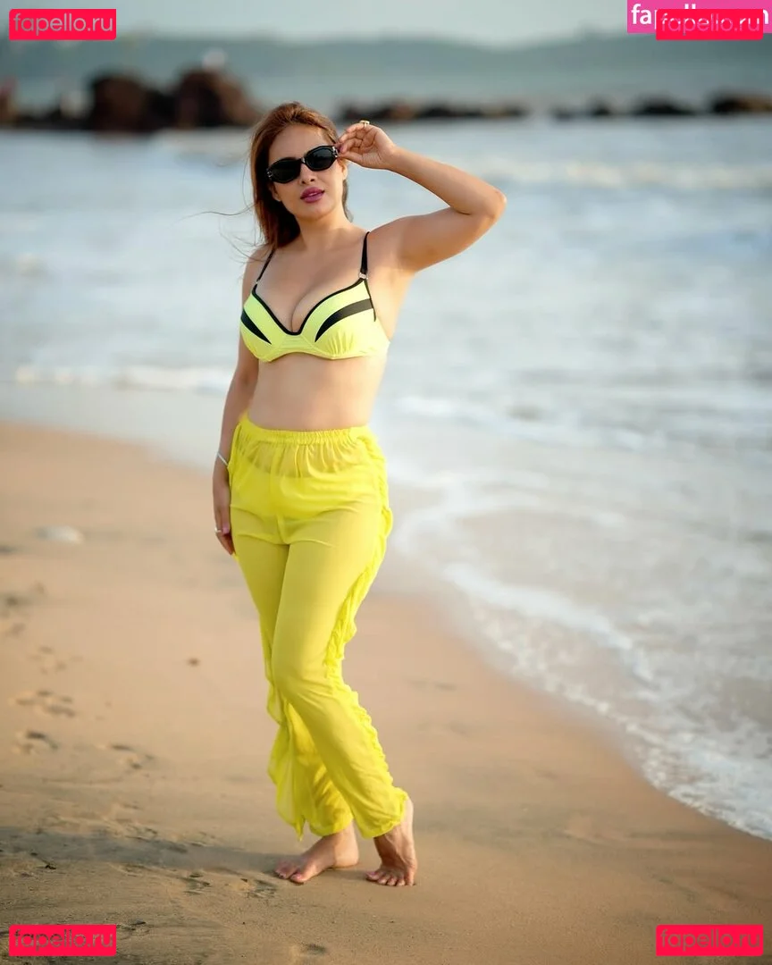 Nehhaa Malik Onlyfans Photo Gallery 