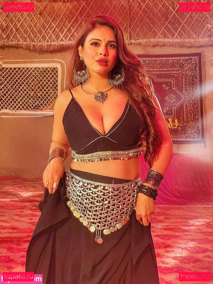 Nehhaa Malik Onlyfans Photo Gallery 