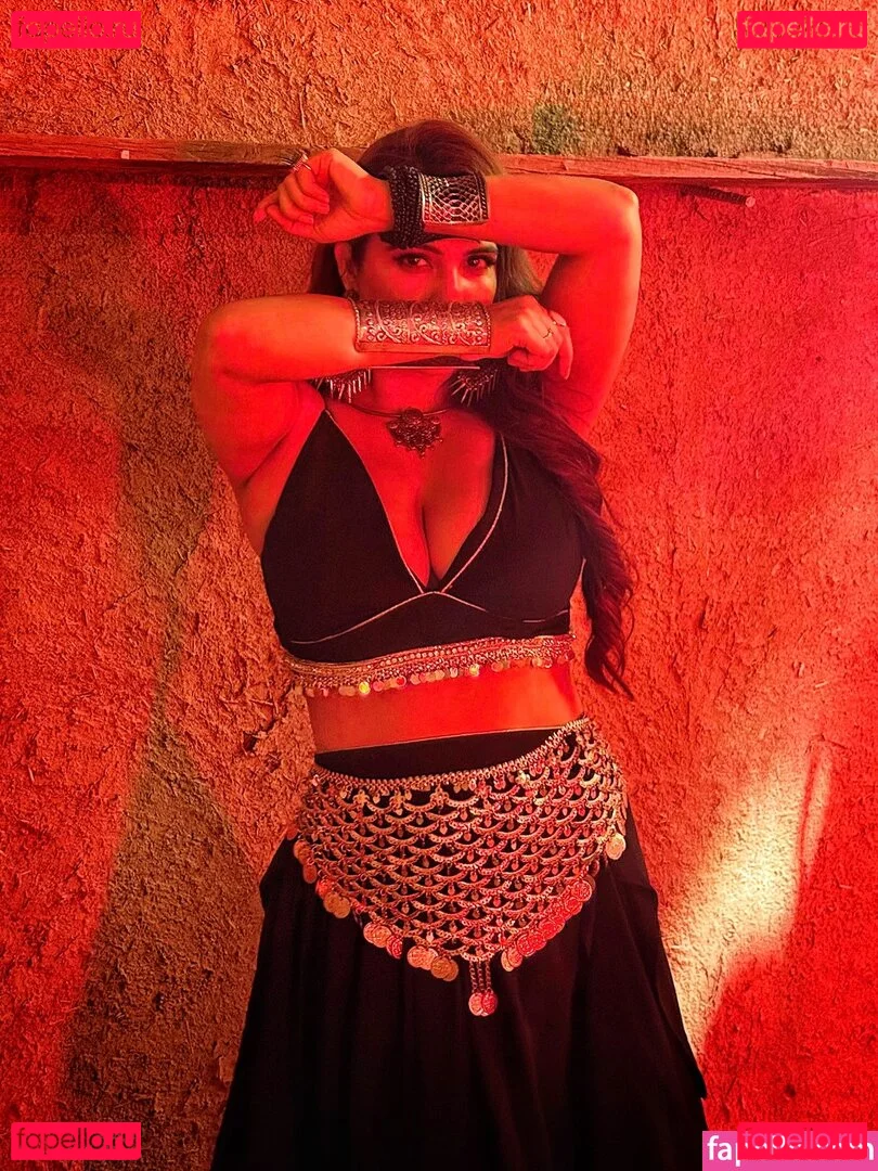 Nehhaa Malik Onlyfans Photo Gallery 