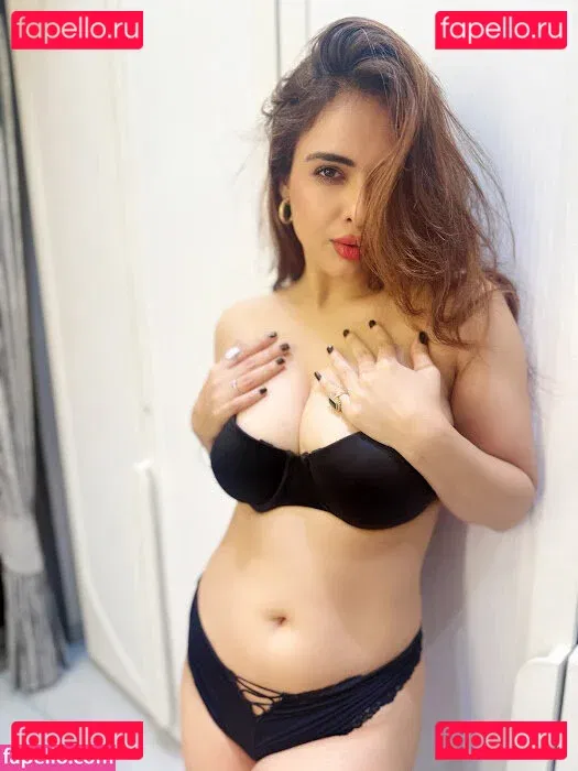 Nehhaa Malik Onlyfans Photo Gallery 