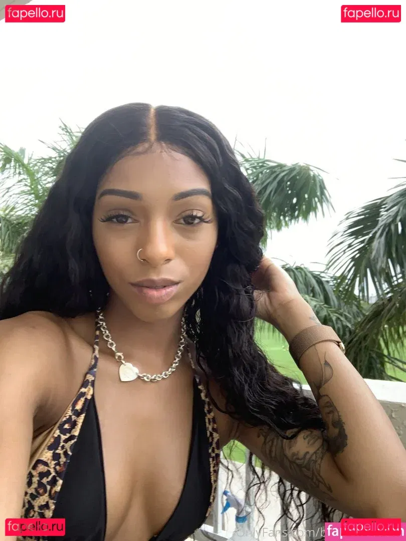 Briabackwoods Onlyfans Photo Gallery 