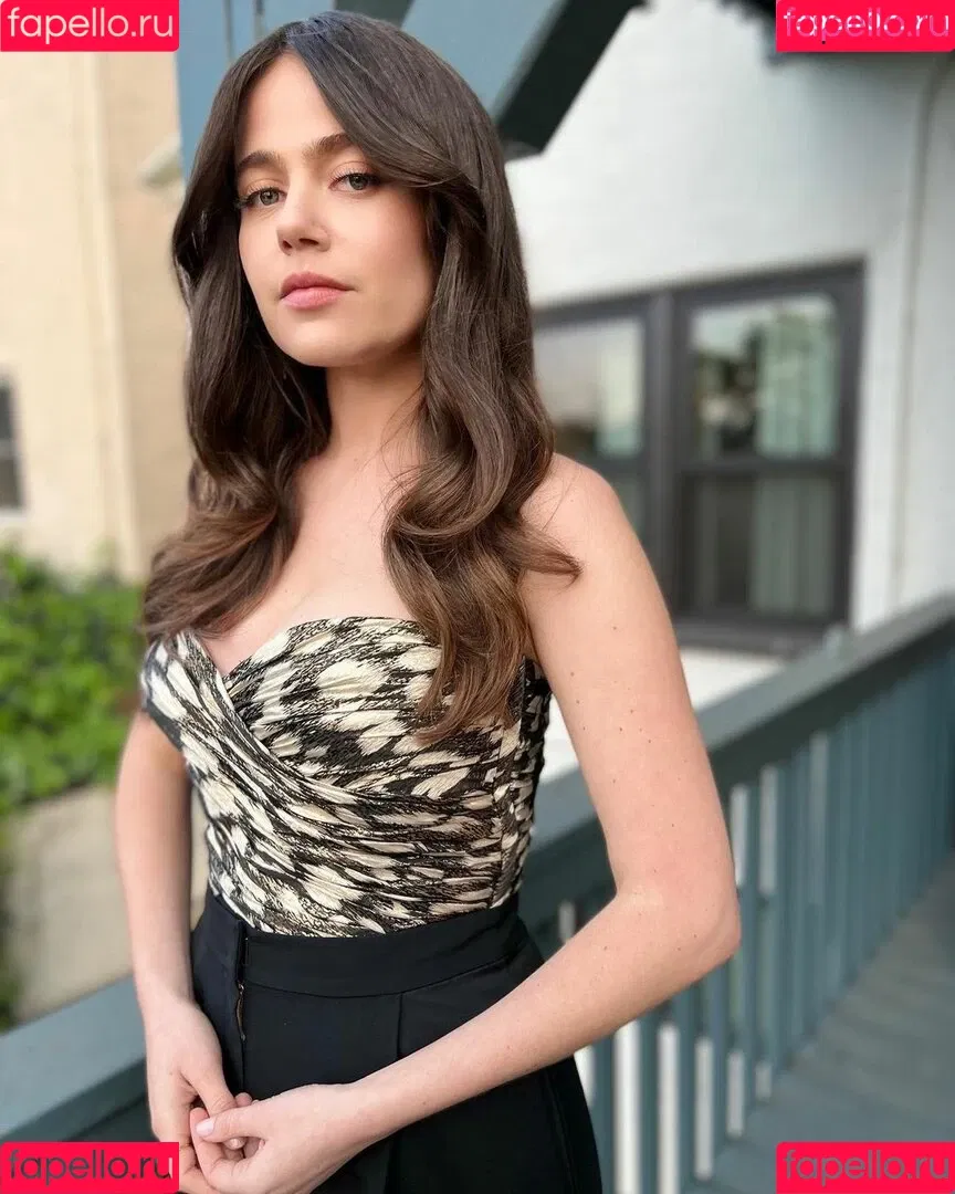 Molly Gordon Onlyfans Photo Gallery 