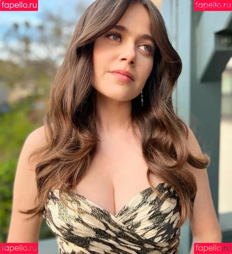 Molly Gordon Onlyfans Photo Gallery 