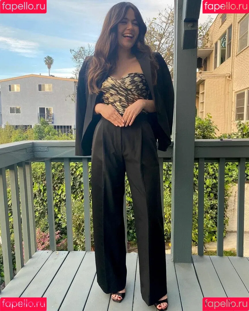 Molly Gordon Onlyfans Photo Gallery 