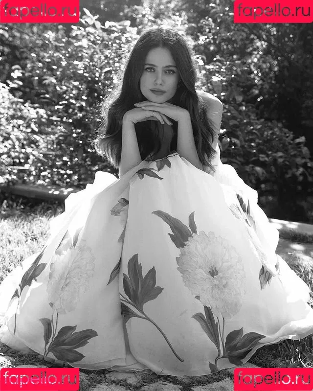 Molly Gordon Onlyfans Photo Gallery 