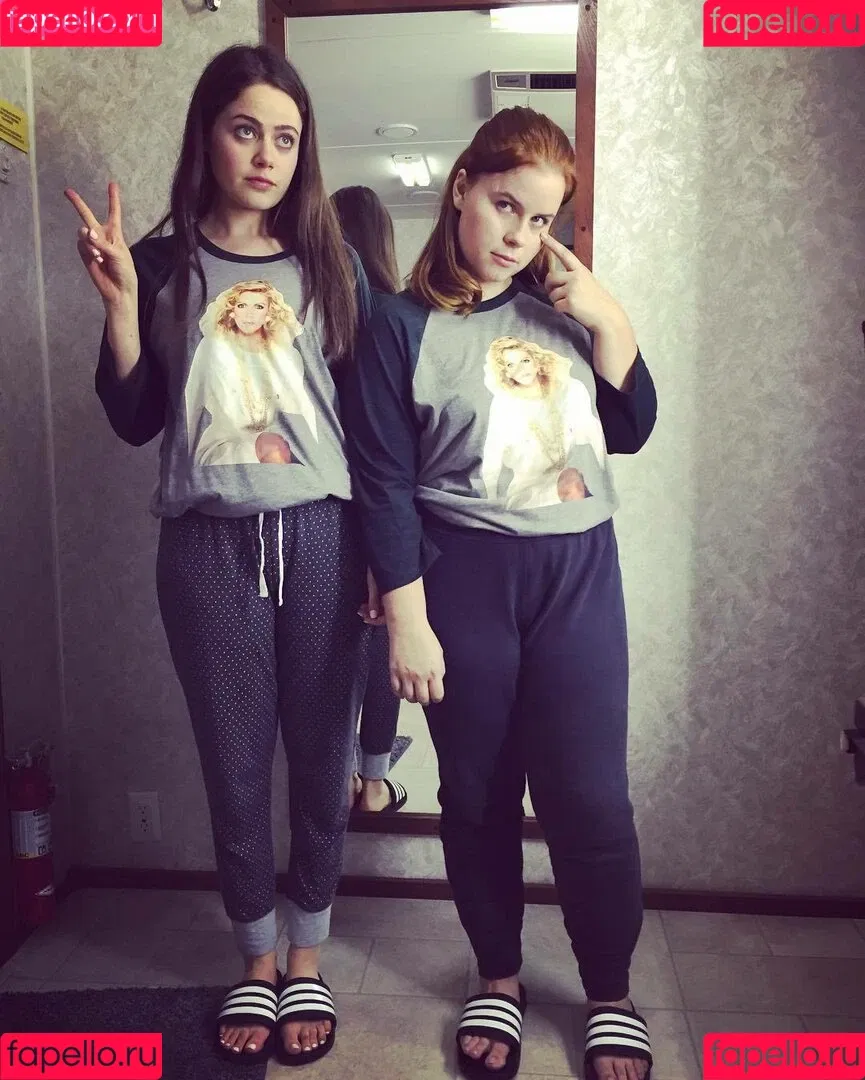 Molly Gordon Onlyfans Photo Gallery 