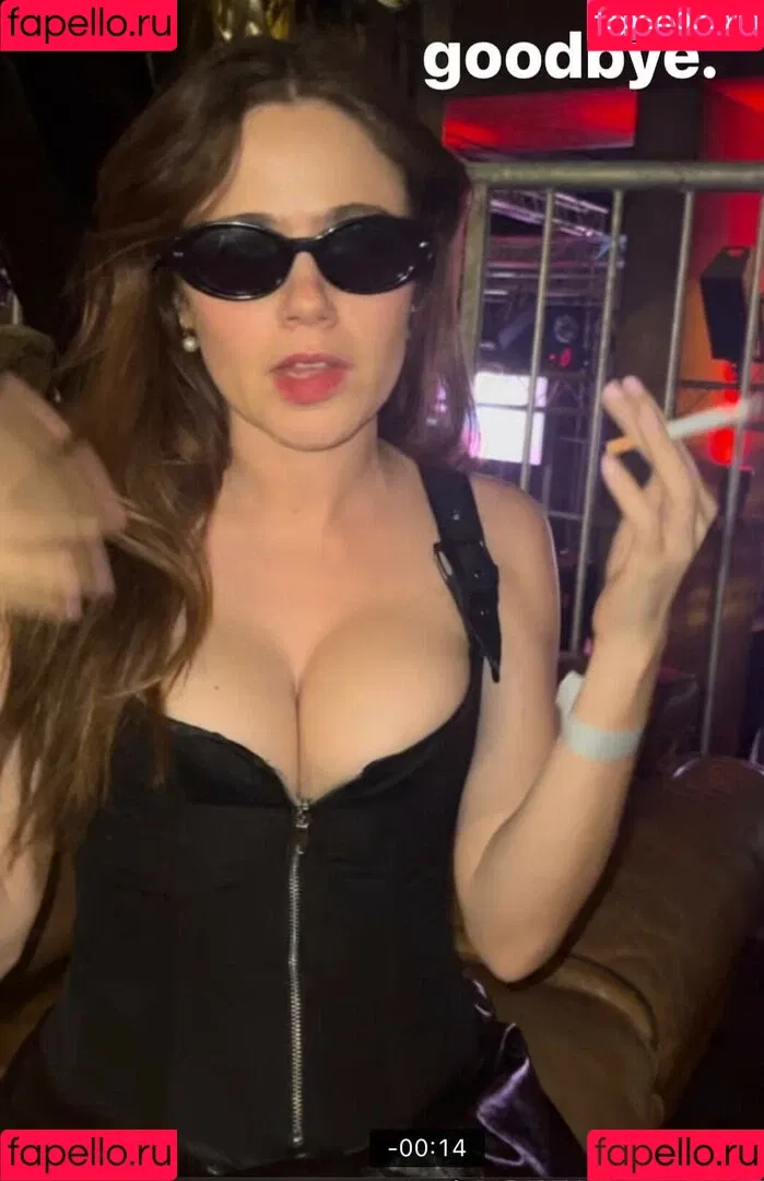 Molly Gordon Onlyfans Photo Gallery 
