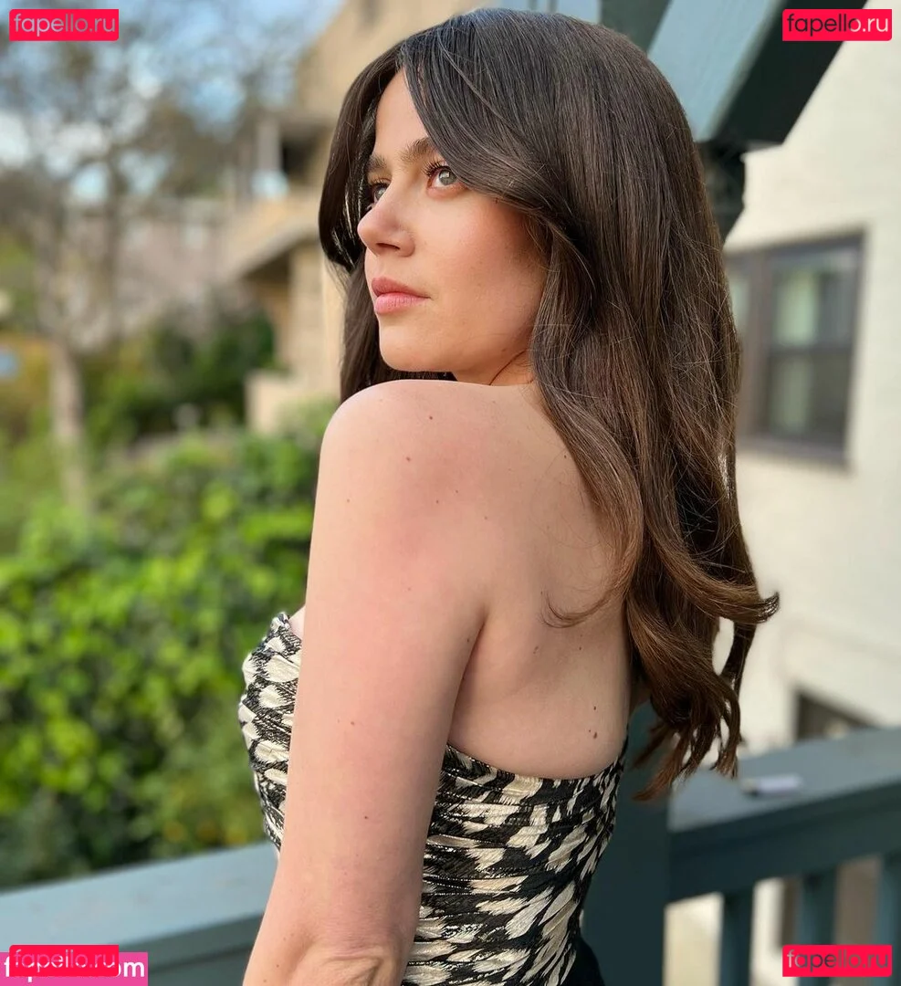 Molly Gordon Onlyfans Photo Gallery 