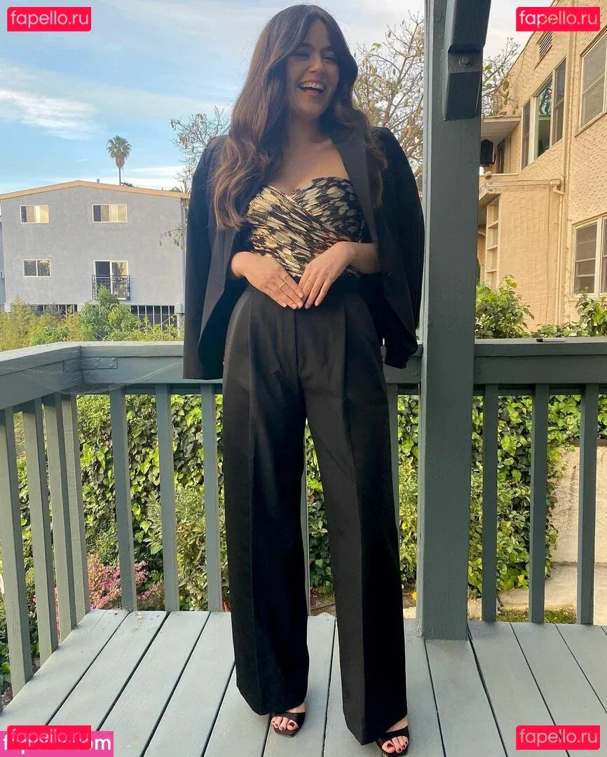 Molly Gordon Onlyfans Photo Gallery 