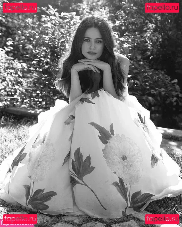 Molly Gordon Onlyfans Photo Gallery 