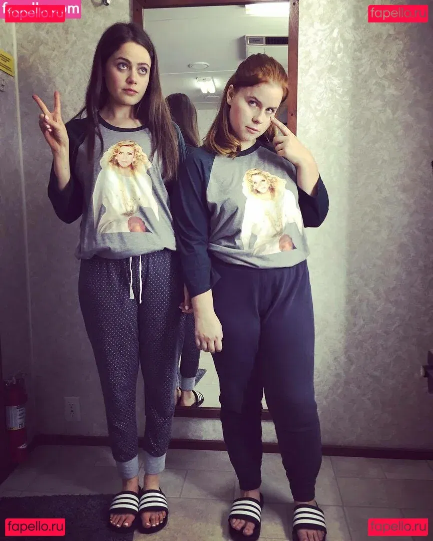 Molly Gordon Onlyfans Photo Gallery 