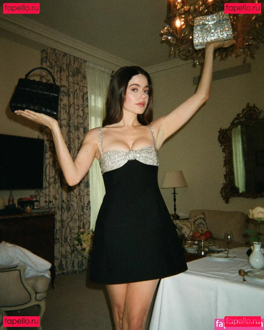 Molly Gordon Onlyfans Photo Gallery 