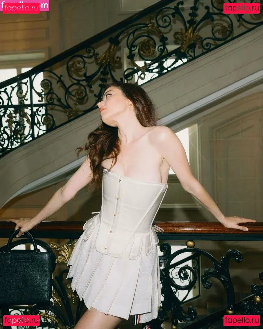 Molly Gordon Onlyfans Photo Gallery 