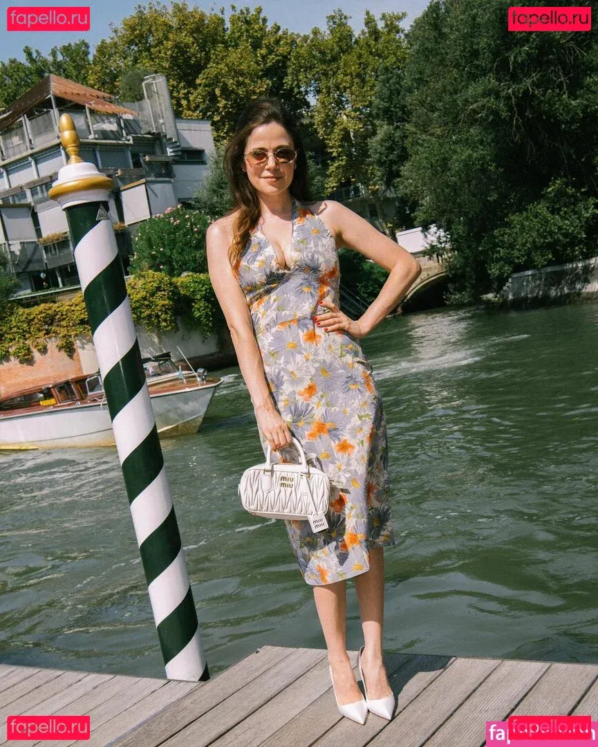 Molly Gordon Onlyfans Photo Gallery 