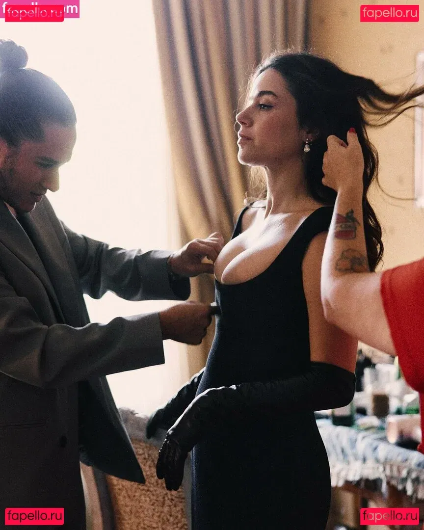 Molly Gordon Onlyfans Photo Gallery 