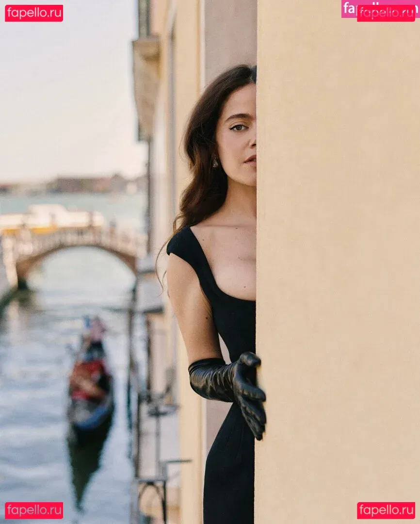 Molly Gordon Onlyfans Photo Gallery 