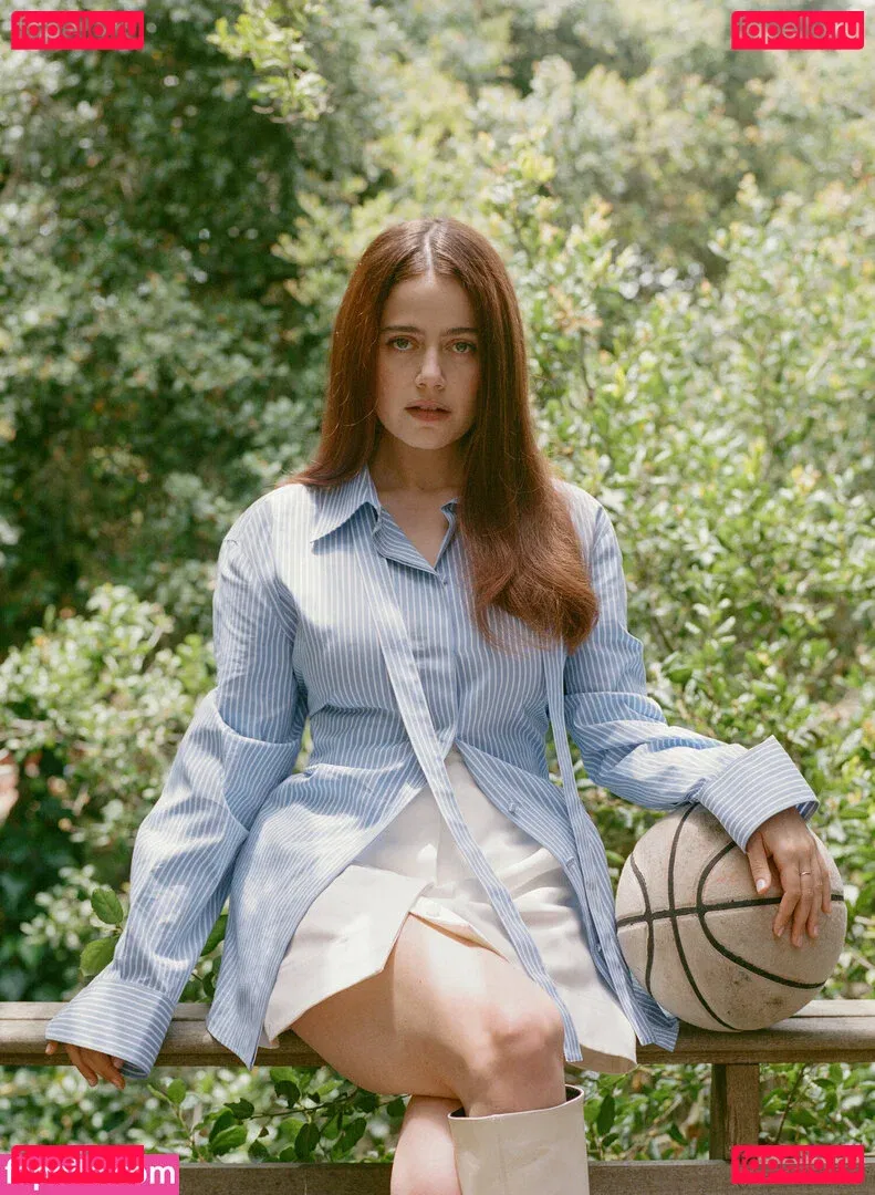 Molly Gordon Onlyfans Photo Gallery 