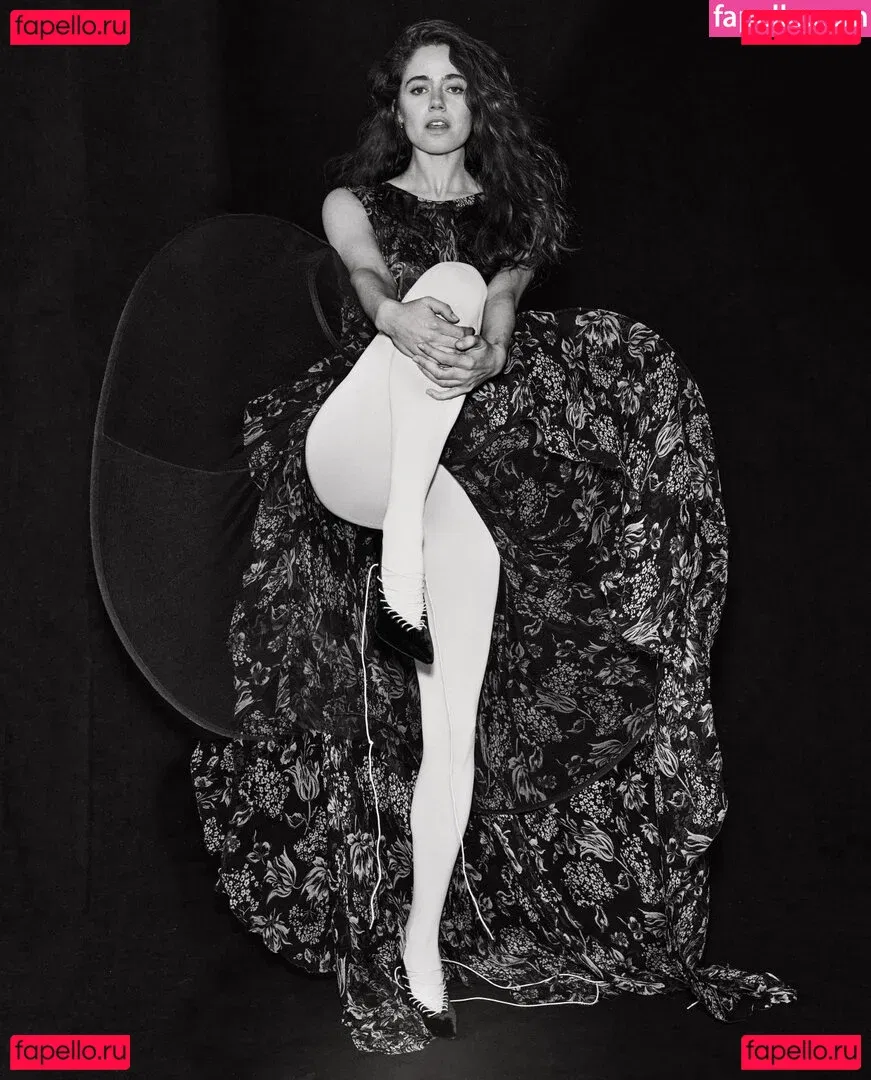 Molly Gordon Onlyfans Photo Gallery 