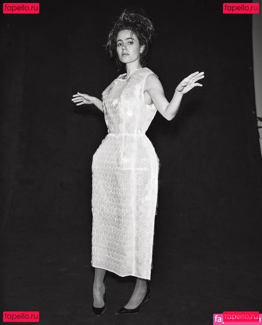 Molly Gordon Onlyfans Photo Gallery 