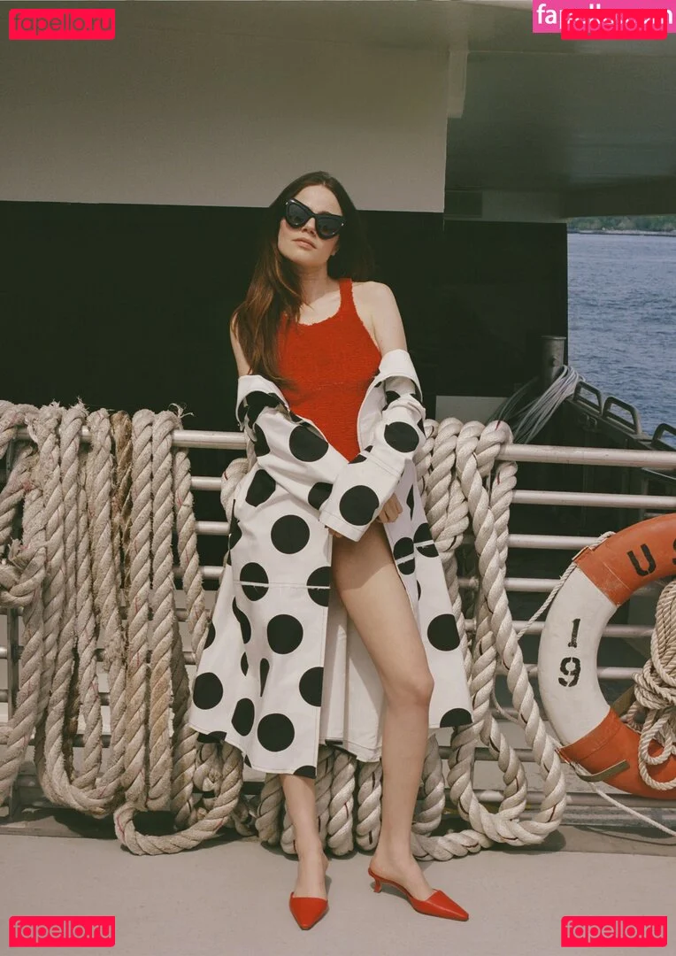 Molly Gordon Onlyfans Photo Gallery 