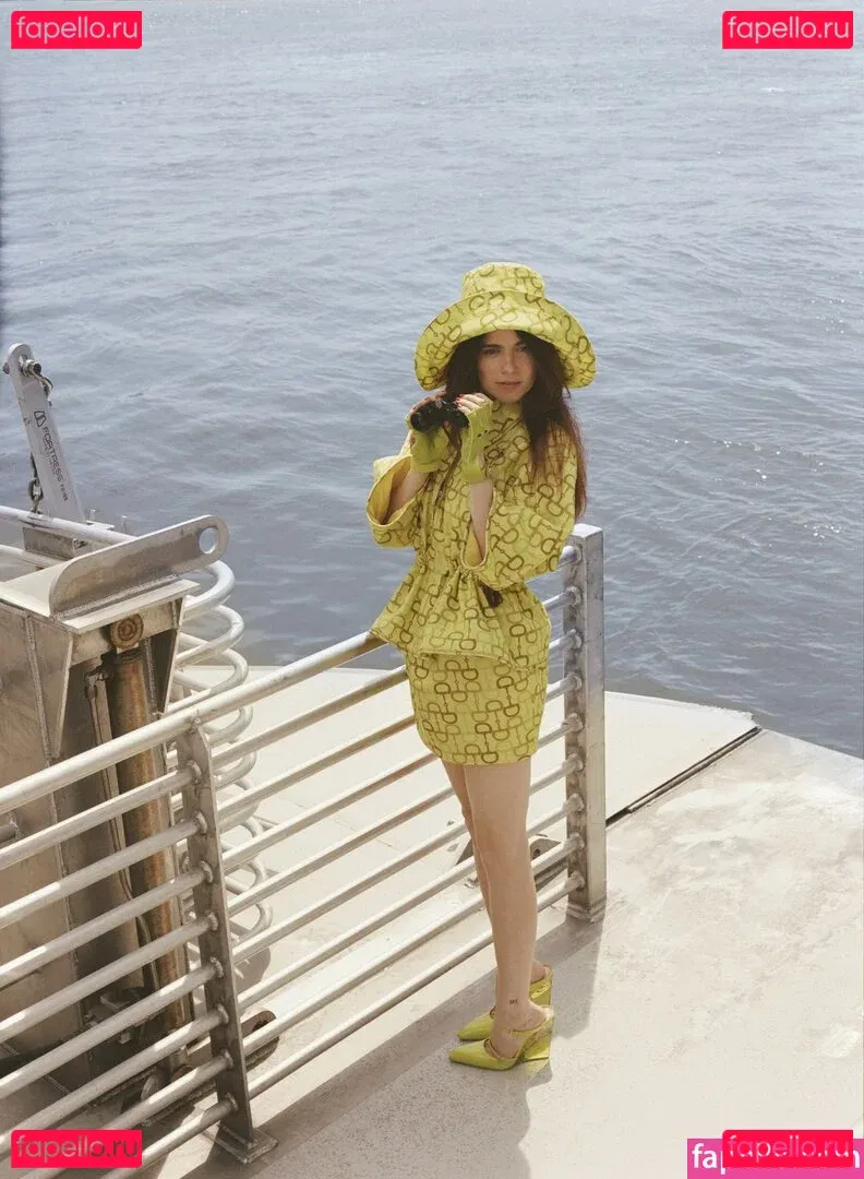 Molly Gordon Onlyfans Photo Gallery 