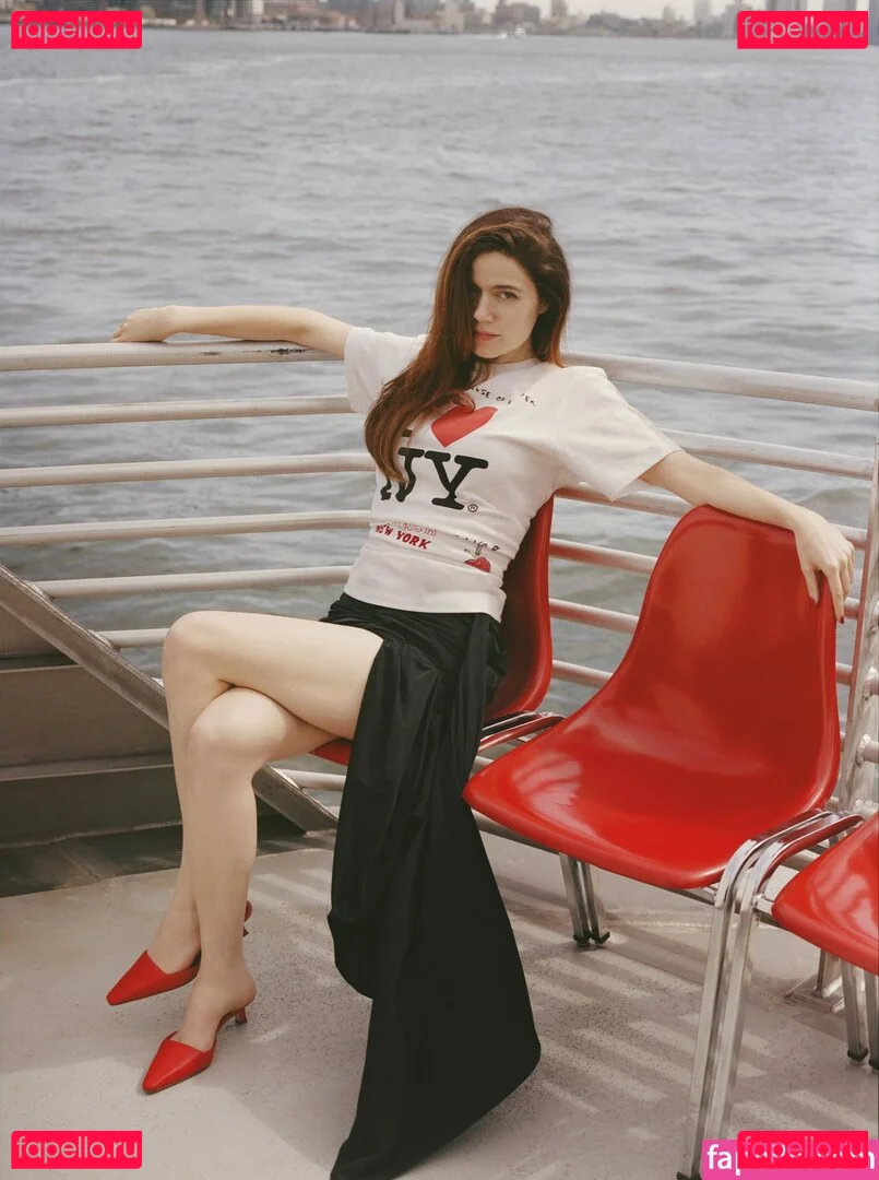 Molly Gordon Onlyfans Photo Gallery 