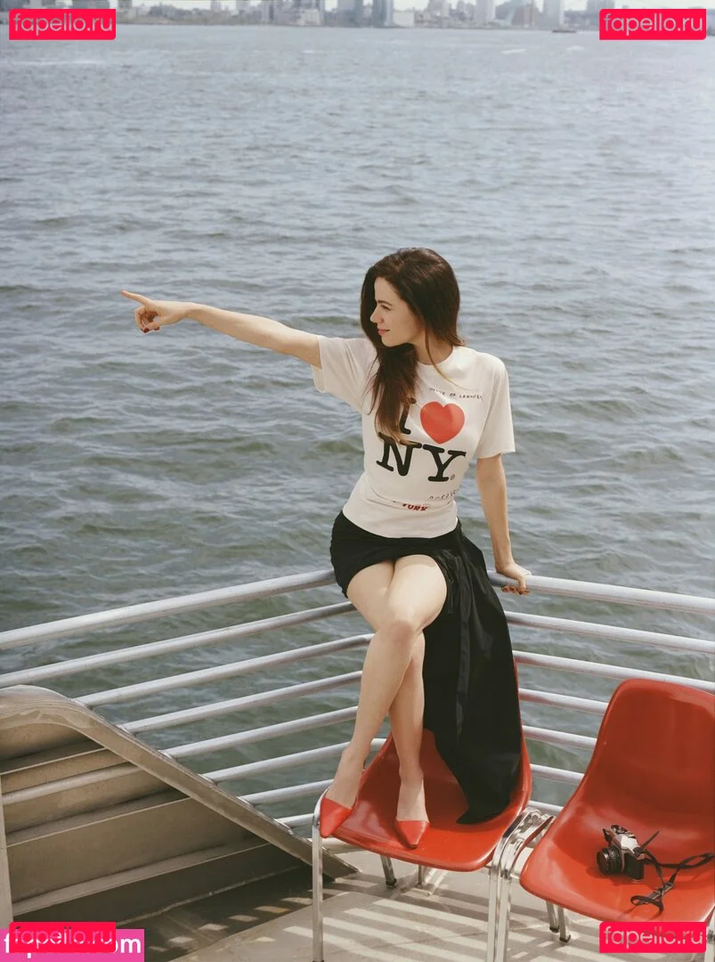 Molly Gordon Onlyfans Photo Gallery 