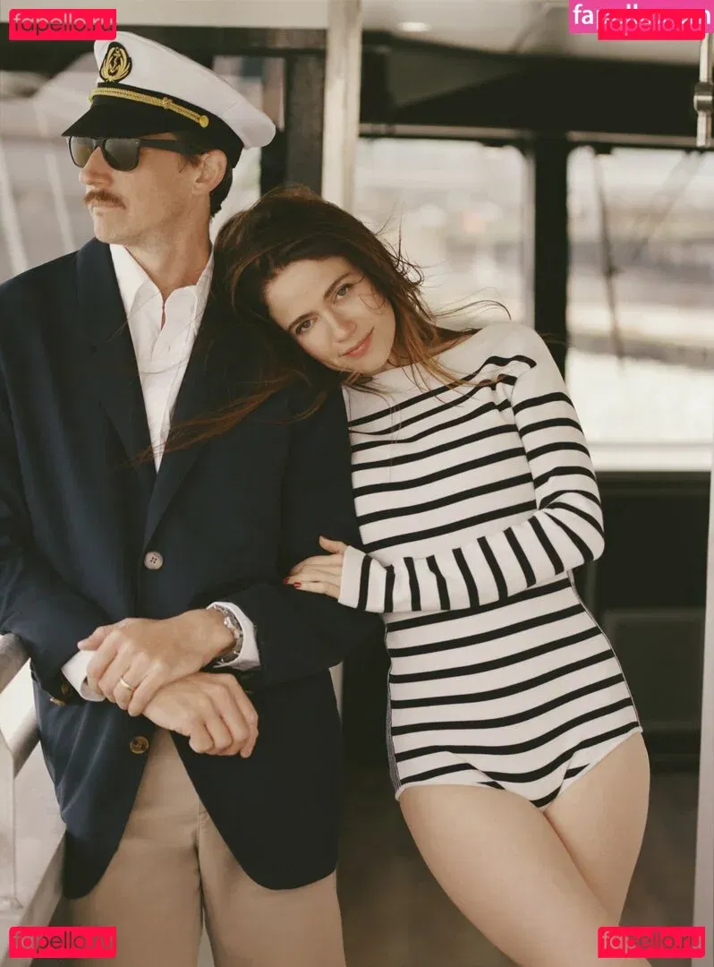 Molly Gordon Onlyfans Photo Gallery 