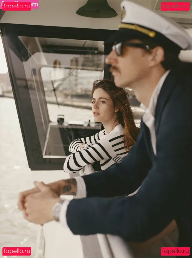 Molly Gordon Onlyfans Photo Gallery 