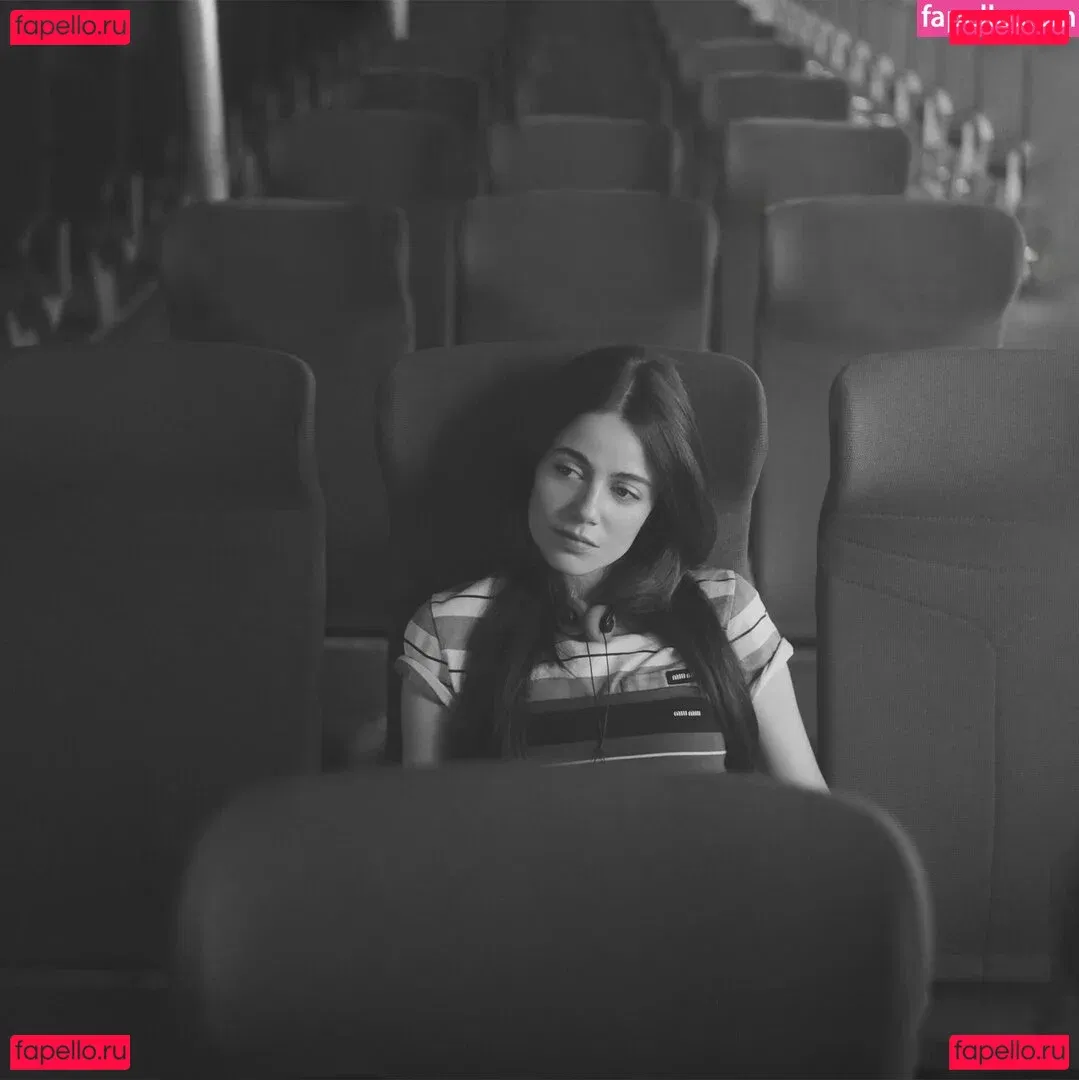 Molly Gordon Onlyfans Photo Gallery 