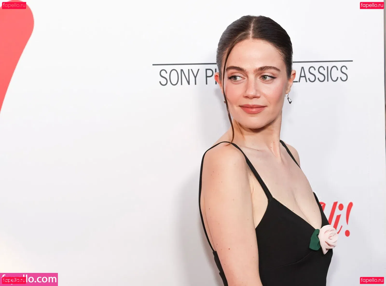 Molly Gordon Onlyfans Photo Gallery 