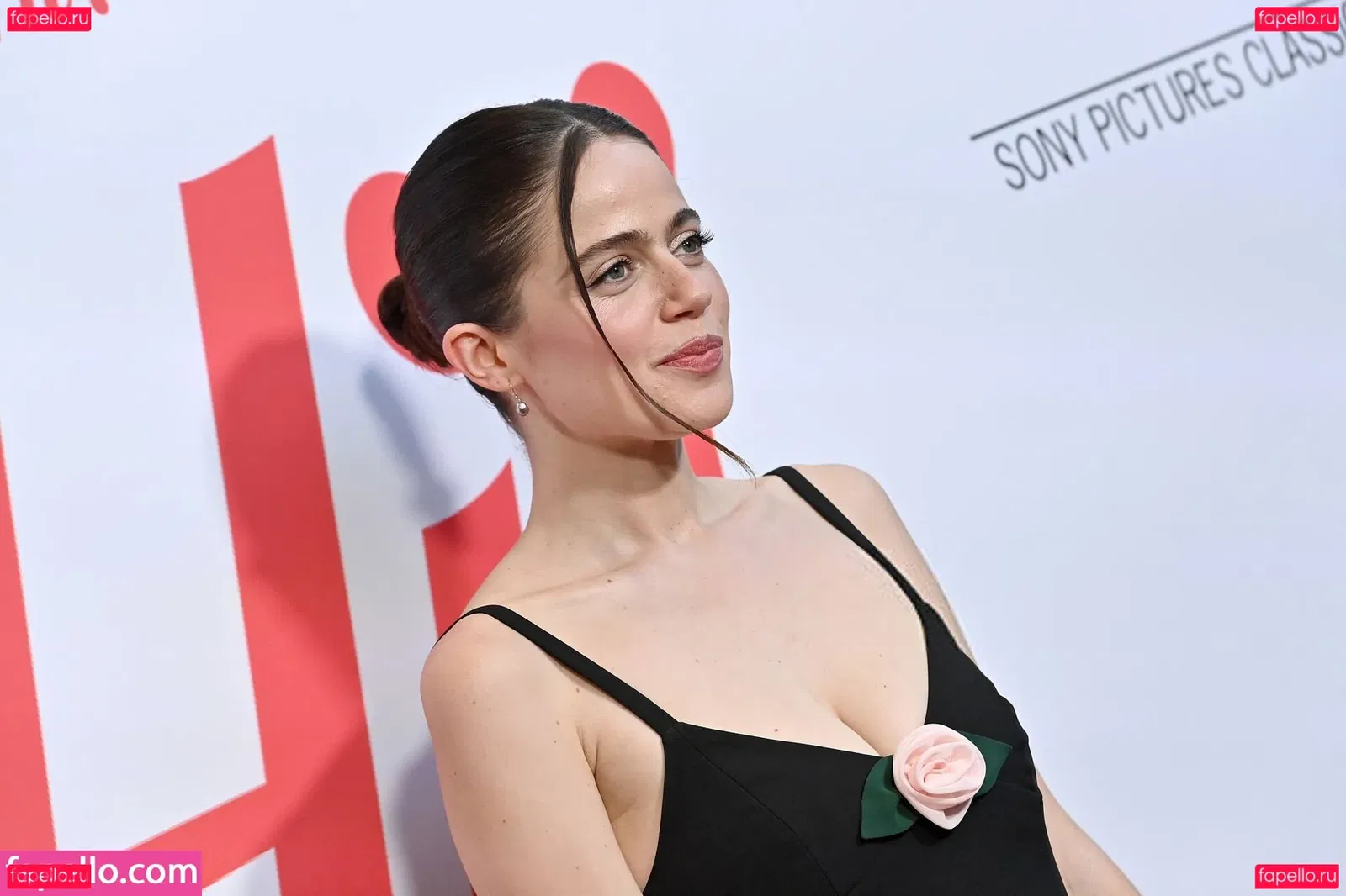 Molly Gordon Onlyfans Photo Gallery 