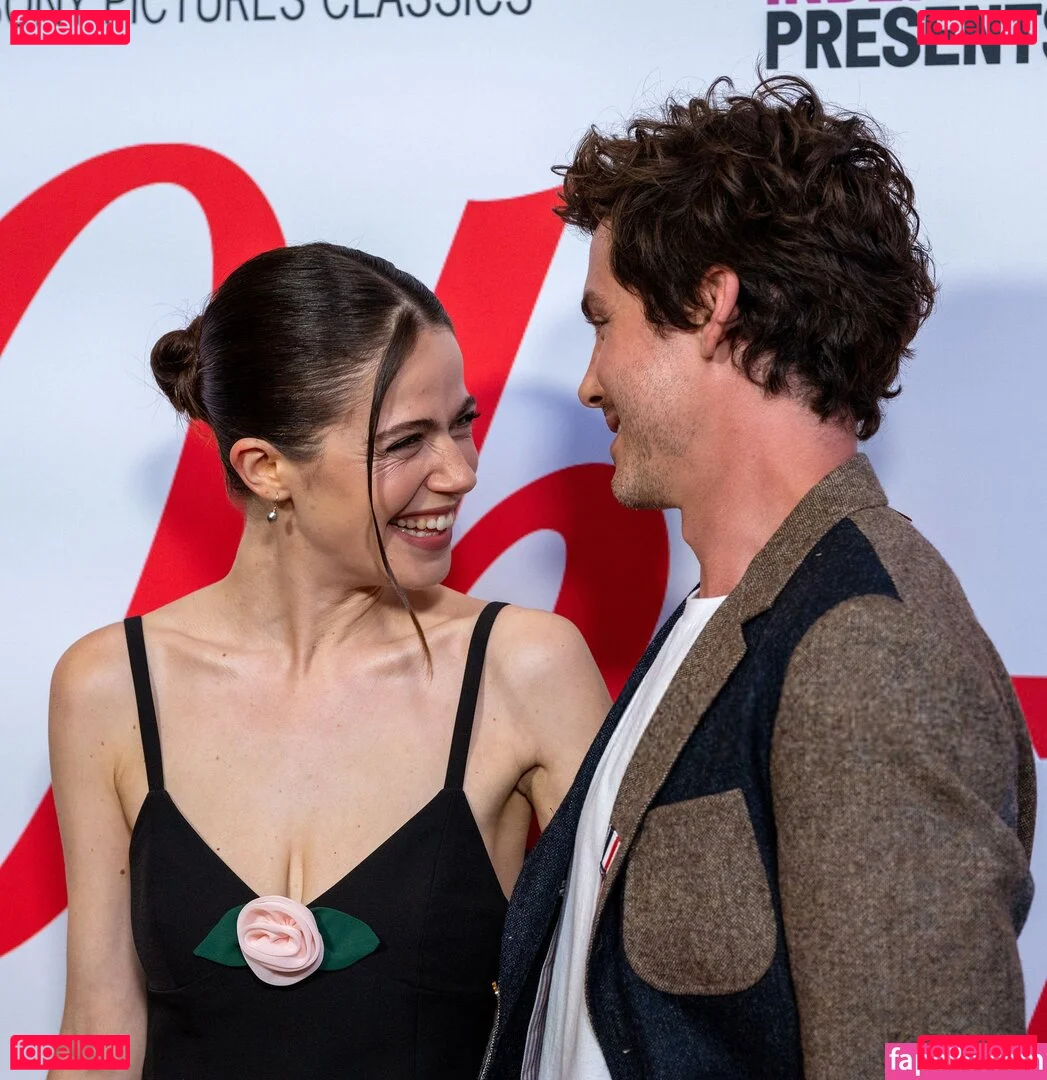 Molly Gordon Onlyfans Photo Gallery 